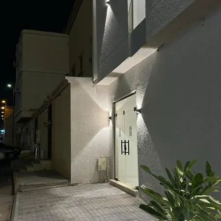 شقة جديدة بصالة وغرفه نوم ودخول ذاتي مستقل Al Kharj Exterior photo